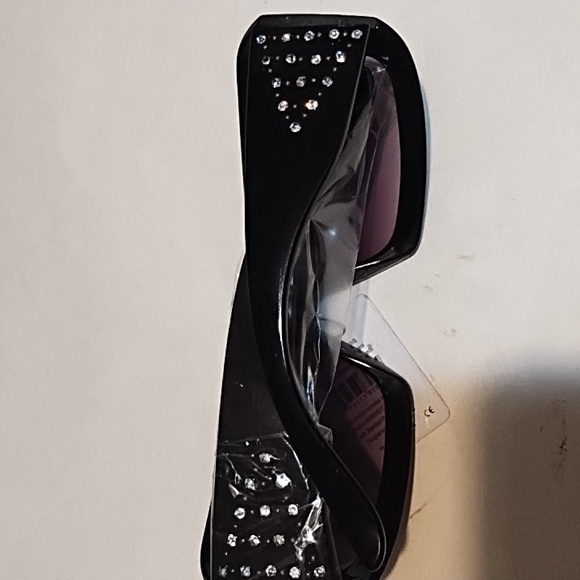 NWT Black Sunglasses with Rhinestone Accents - Picture 7 of 9